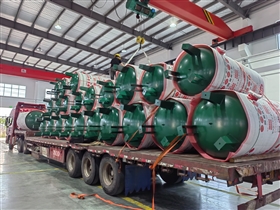 在采購新的儲(chǔ)氣罐時(shí)，您應(yīng)該注意以下幾個(gè)關(guān)鍵方面： 合規(guī)性 - 確保儲(chǔ)氣罐的設(shè)計(jì)、制造和檢驗(yàn)符合國家頒布的法律法規(guī)和安全技術(shù)規(guī)范，如GB 150《壓力容器》標(biāo)準(zhǔn)或者NB/T 47052等相關(guān)標(biāo)準(zhǔn)。 設(shè)計(jì)要求 - 根據(jù)您的需求選擇合適的設(shè)計(jì)壓力、容積和材質(zhì)。