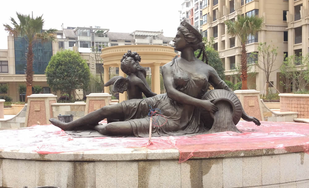 哈爾濱西方母子玻璃鋼仿銅雕塑